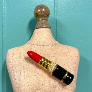 VINTAGE SIGNED KENNETH JAY LANE RED LIPSTICK CRYSTAL ENCRUSTED BROOCH